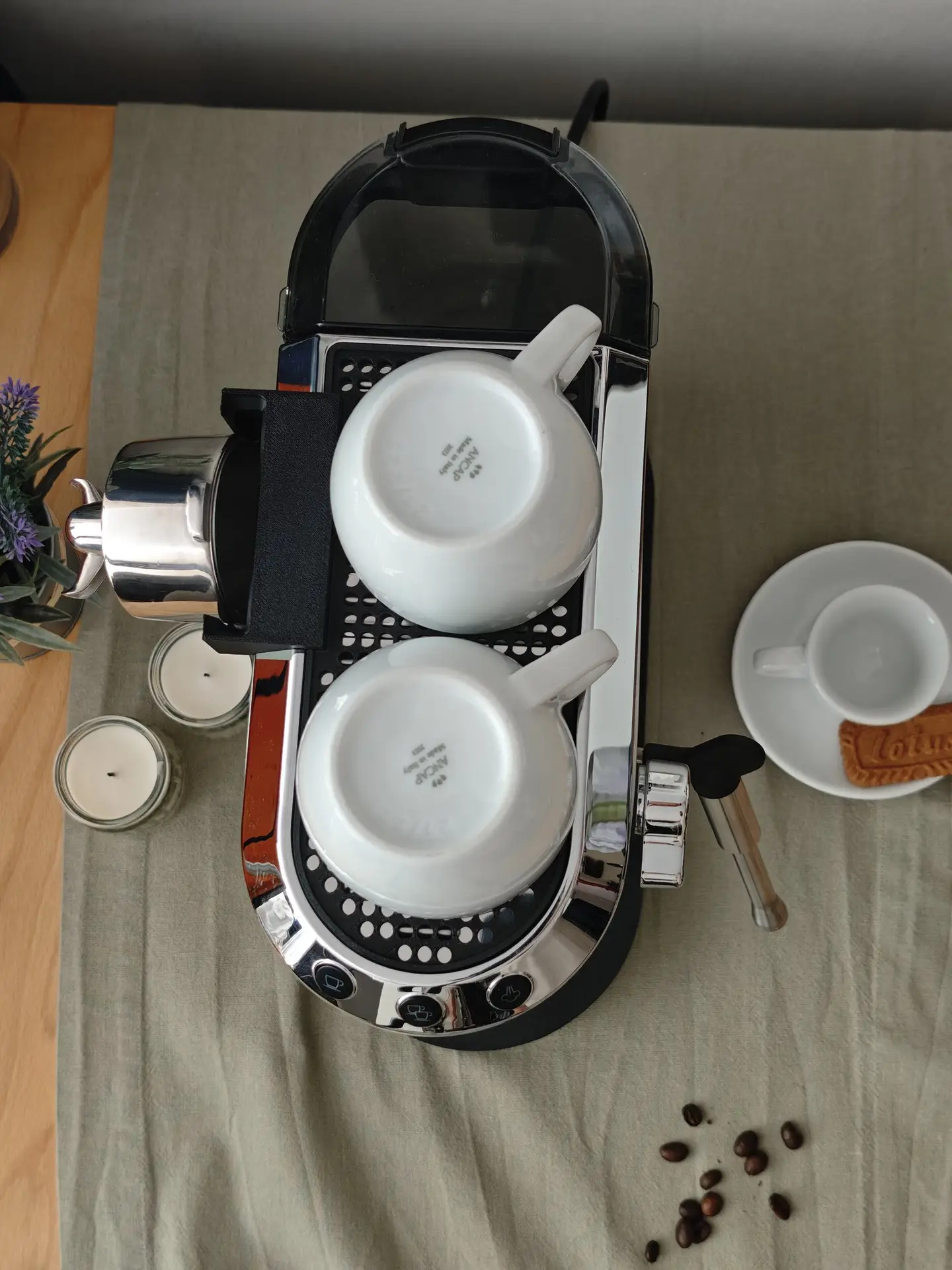 The Livanto cup rest on the machine, two upturned espresso cups warming on it
