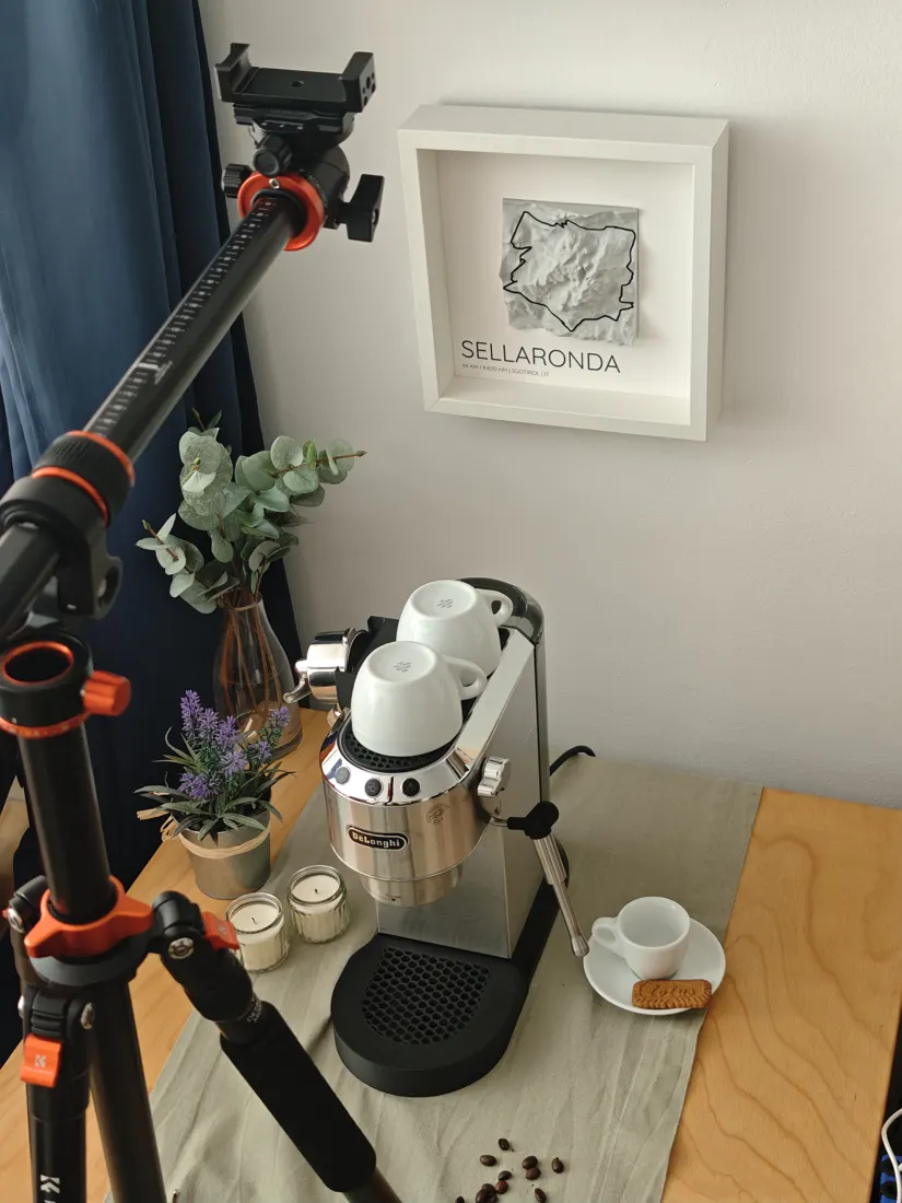 Kamera und Licht vor Max' Dedica beim Fotografieren